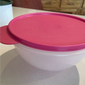 Tupperware vintage 6 cup serving bowl bright pink seal never used